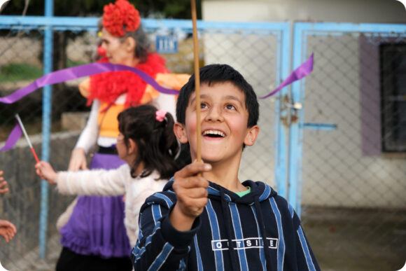 Kid balancing a plate